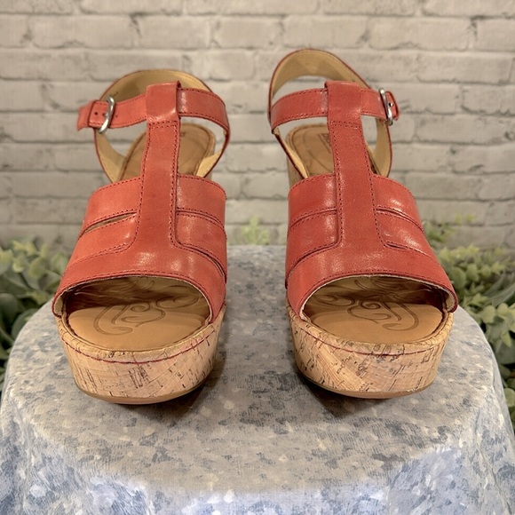 Born “Nicolina” Berry Burnished Leather Banded Open Toe Cork Wedges WMS 9M✨NWOT✨ - Picture 3 of 10